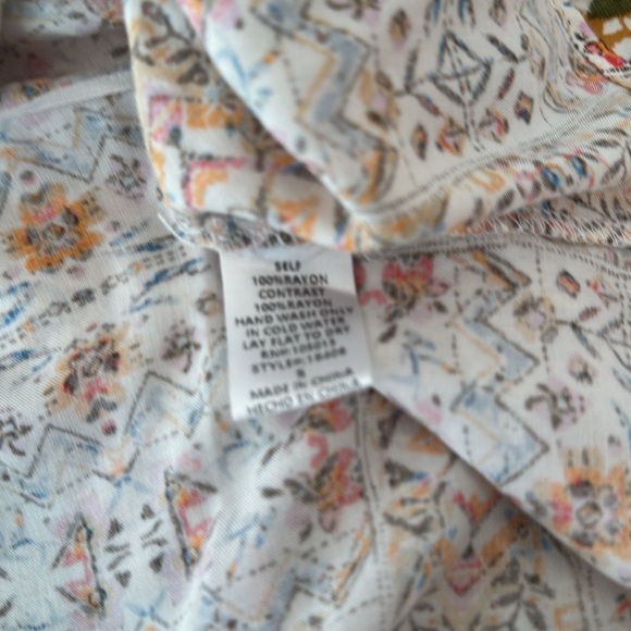 NWT Savanna Jane Flutter Sleeve Embroidered Blouse - Small - Picture 8 of 8